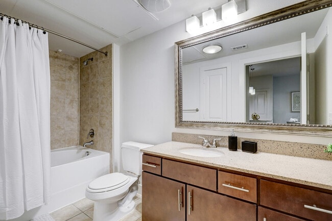 Foto del edificio - 2221 W Dallas St