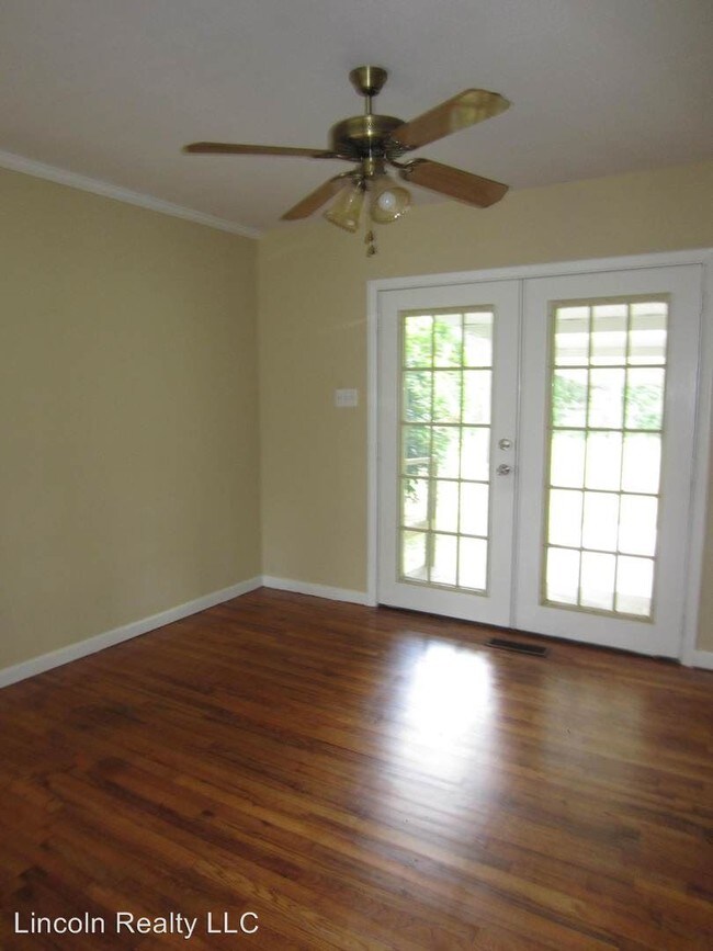 Building Photo - 4 br, 2.5 bath House - 1505 Hickory Rd.