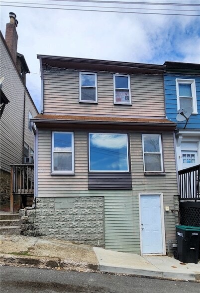 Photo - 105 Davis St House