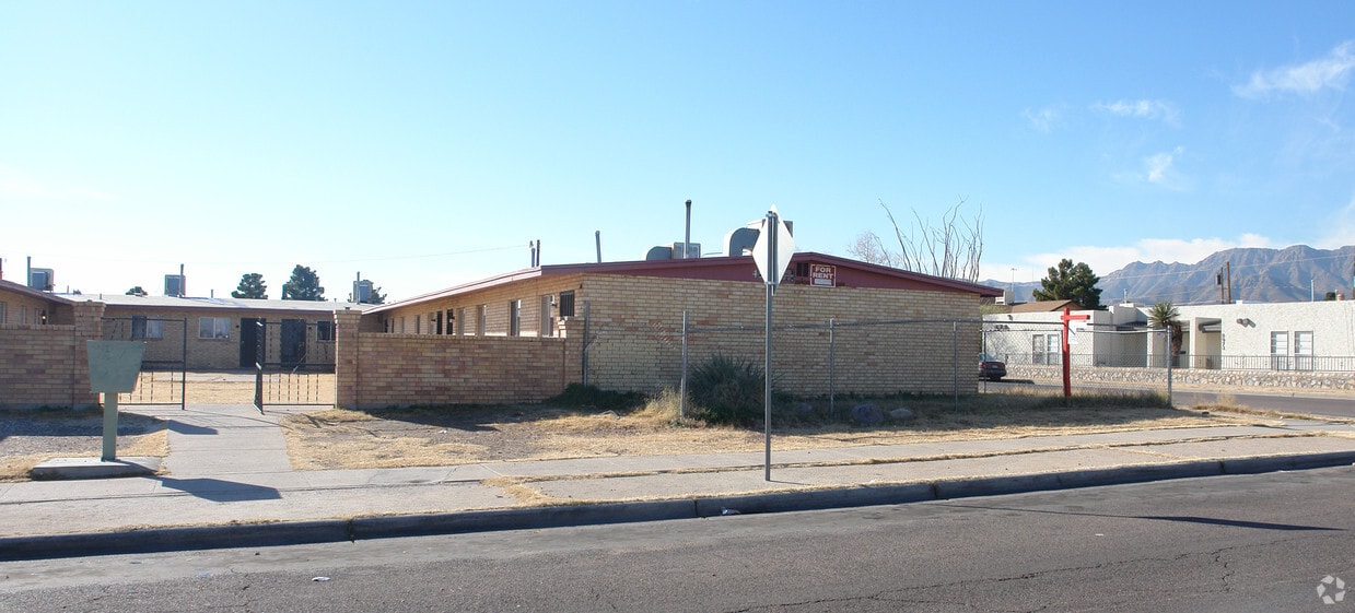 Building Photo - 4510 Maxwell Ave