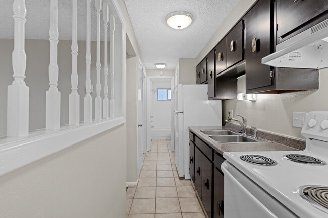 Foto del edificio - Pearl Court Apartments