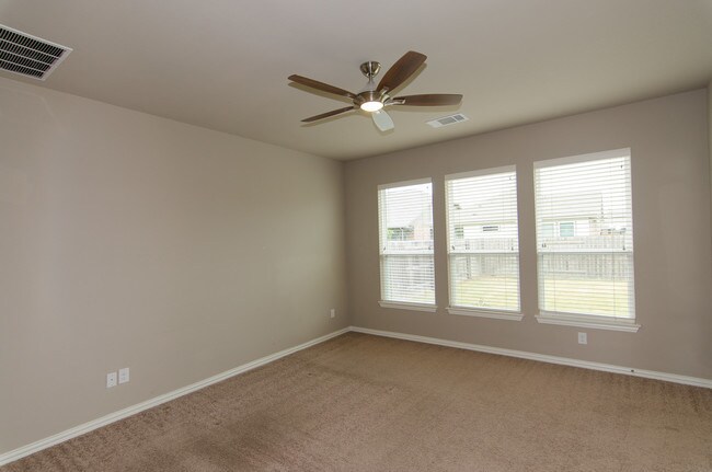 Building Photo - 736 Bonnet Ln