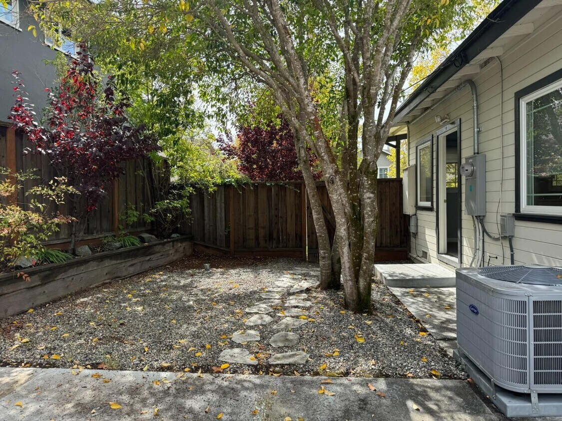 Primary Photo - 1500 Solana Dr