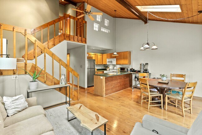 Building Photo - 30667 Sun Creek Dr
