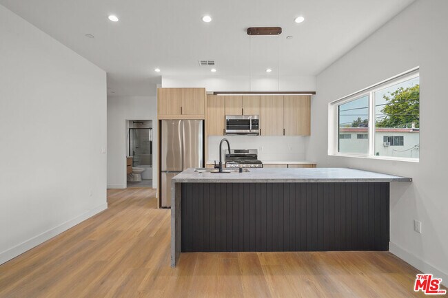 Foto del edificio - 4527 W 17th St