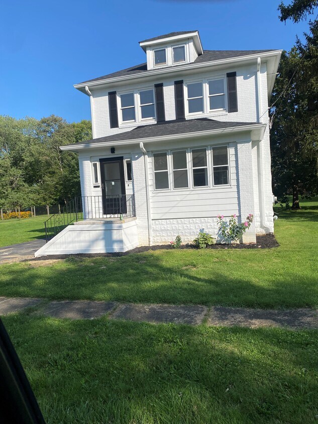 2019 Carolyn St, Hermitage, PA 16148 House Rental in Hermitage, PA