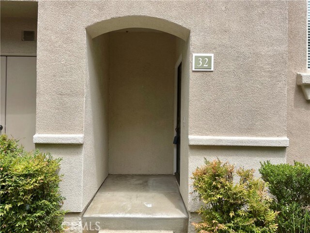 Building Photo - 32 Rabano
