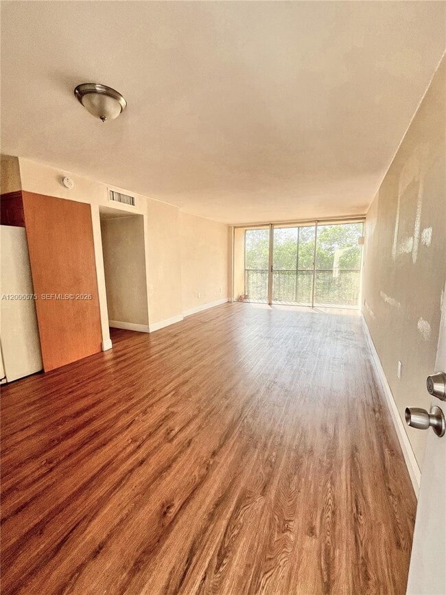 Foto del edificio - 8870 Fontainebleau Blvd