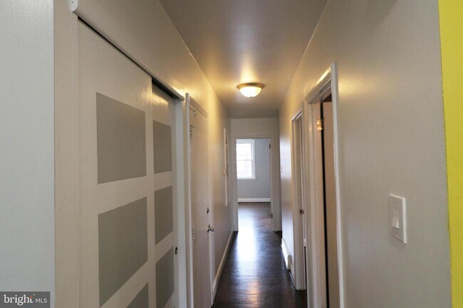 Building Photo - 1716 Loney St