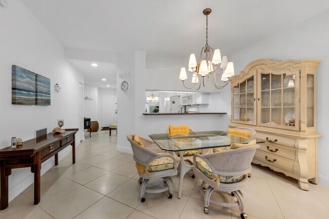 Foto del edificio - Fully Furnished Condo Rental in Desirable Imperial Golf Estates