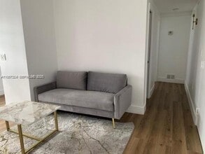 Building Photo - 605 Euclid Ave