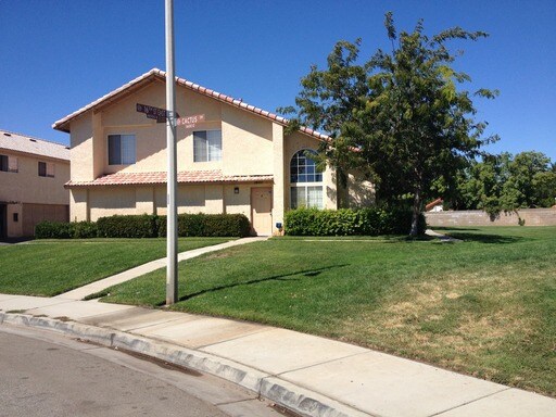Primary Photo - 1601 Cactus Dr