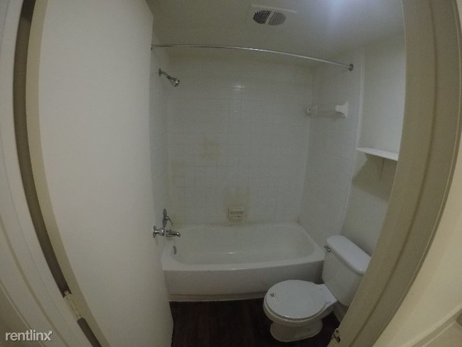 Building Photo - 3 br, 2 bath Apartment - 2024 Rogers St