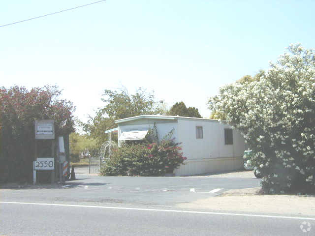 Building Photo - Mountain View