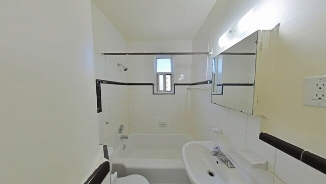 Building Photo - 1589–1607 Victoria Park Ave