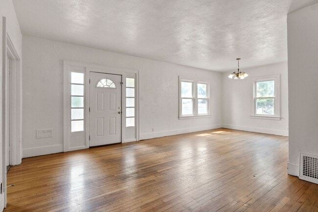 Building Photo - 1215 16th St