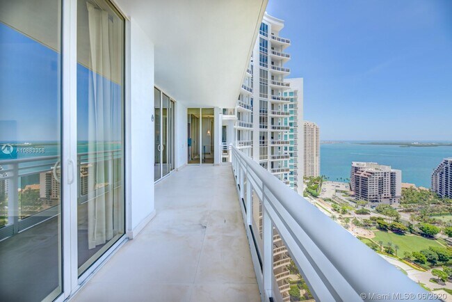 Foto del edificio - 901 Brickell Key Blvd