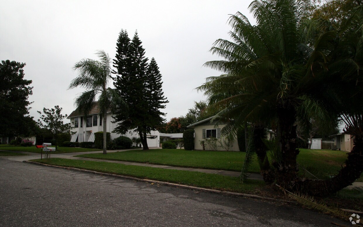 Foto principal - 7320 Manatee St