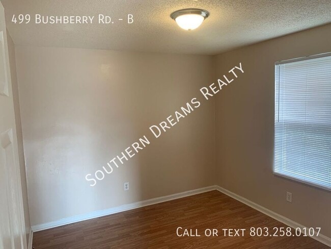 Foto del edificio - 499 Bushberry Rd