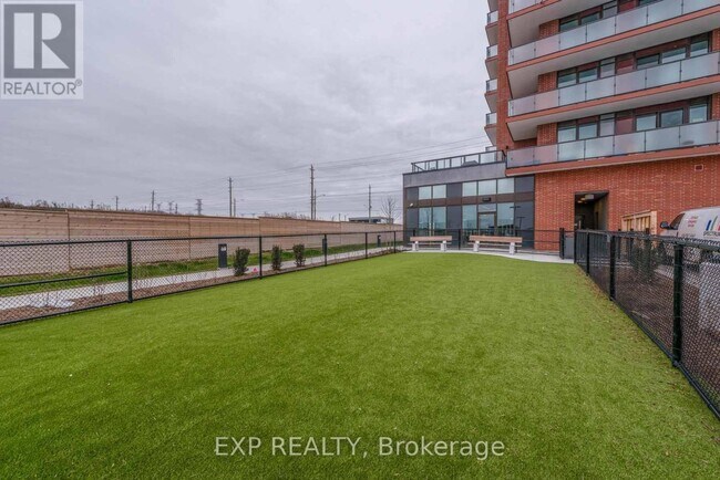 Photo du bâtiment - 2550-2550 Simcoe St N
