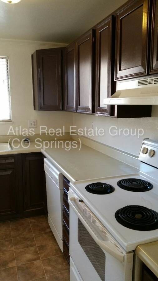 Building Photo - CHARMING CREEKSIDE APARTMENT