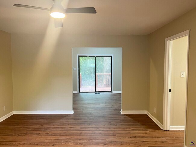 Foto del edificio - 1199 Runnymede Ln