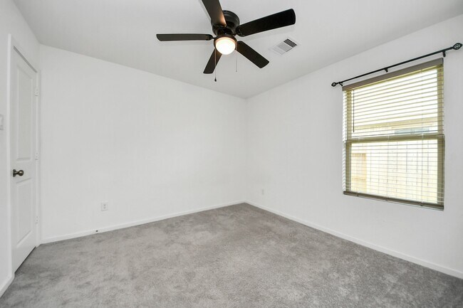 Foto del edificio - 1607 Red Oak Dr