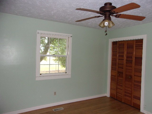 Bed rm, den, office - 1113 Hickory Grove Rd