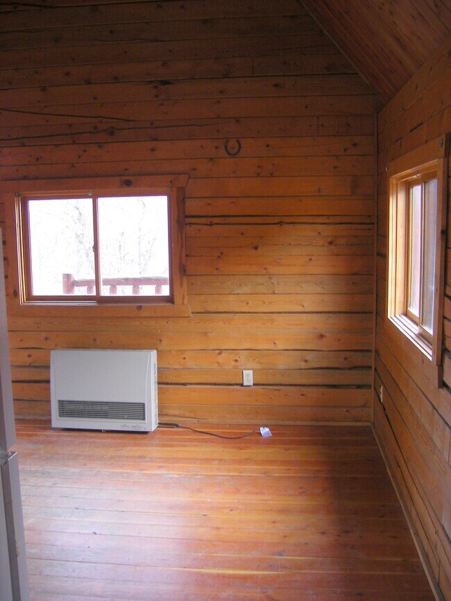 Building Photo - Quaint Cabin on the Creek