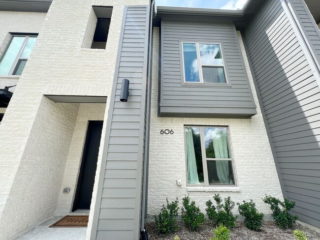 Foto del edificio - VIEW NOW - COMING SOON -Modern 3-Bedroom Townhome with Open Layout, Trails & Plano ISD 600 Collie...
