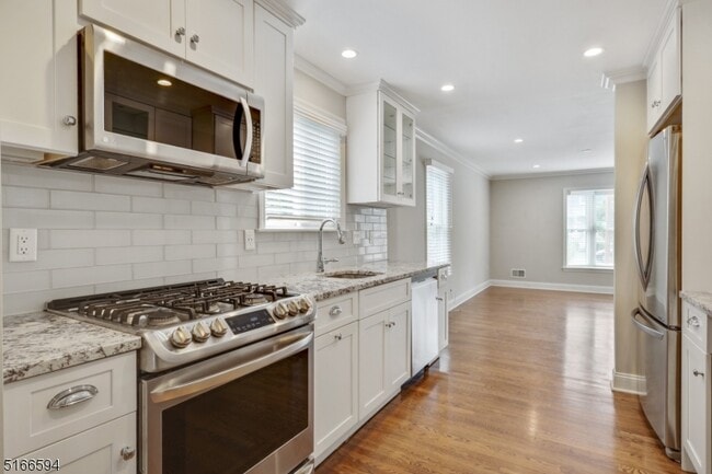 Building Photo - 23 Ruthven Pl
