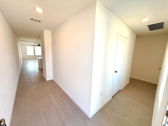Building Photo - *MOVE IN SPECIAL* Skip Apartment Living — Upgrade to Your Own Home, First Time Rental! Fiber Opti...