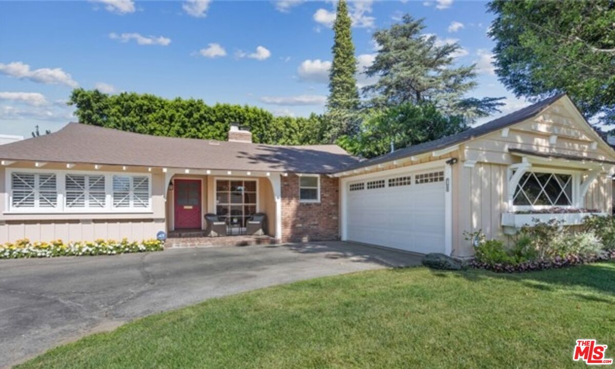 Primary Photo - 6646 Mammoth Ave