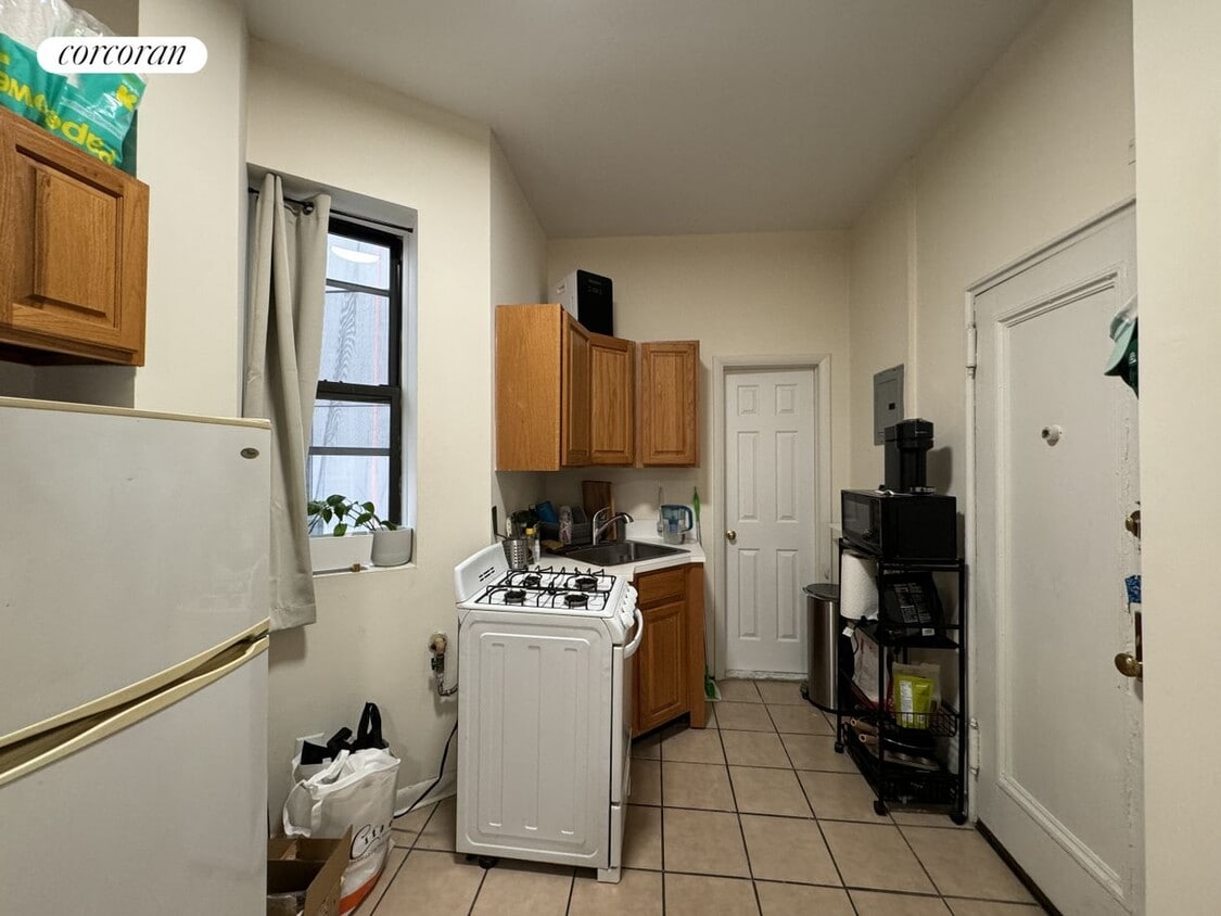 Building Photo - 439 E 74th St