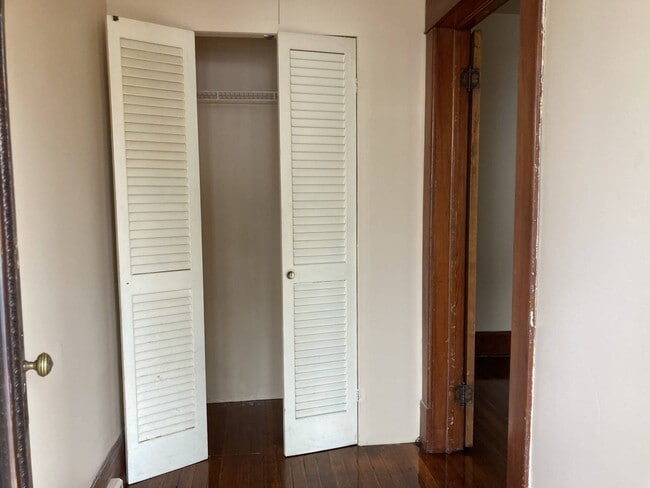 Building Photo - 418 Division St