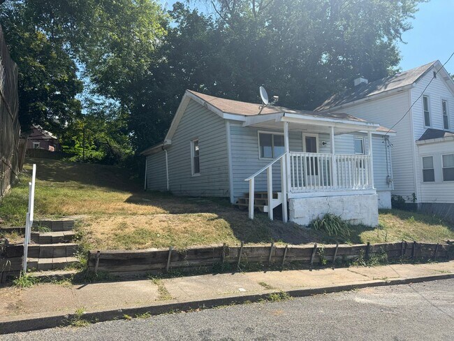 Building Photo - Cute 1 bedroom house Rochester
