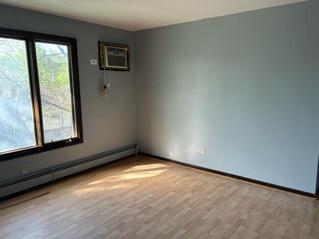 LIVING ROOM N.E WALL - 18329 West St