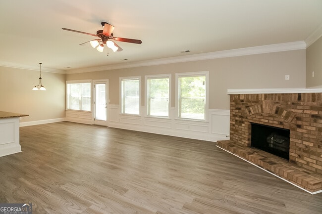 Building Photo - 5663 Valley Loop