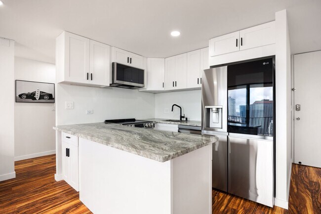 Foto del edificio - Luxury Waikiki Living with Panoramic Ocean & Sunset Views