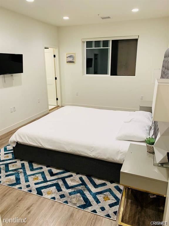 3 br, 4 bath Townhome 4818 Satsuma Ave A... Townhome Rentals in Los