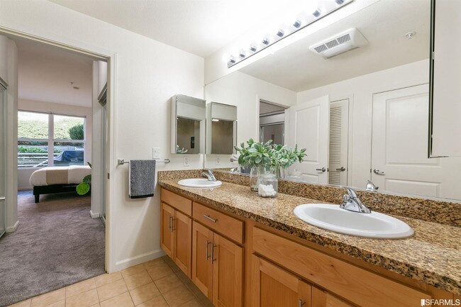 Foto del edificio - 401 Crescent Ct