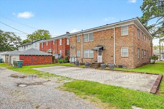 Building Photo - 736 E 45th St