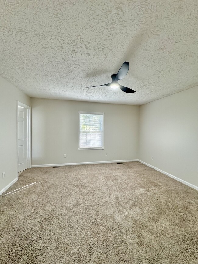 Building Photo - 550 Norwood Dr