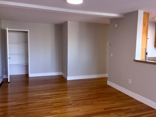 Building Photo - 740 Rhode Island St