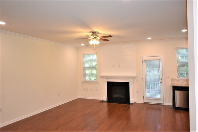 Foto del edificio - 8117 Wheeler Woods Dr
