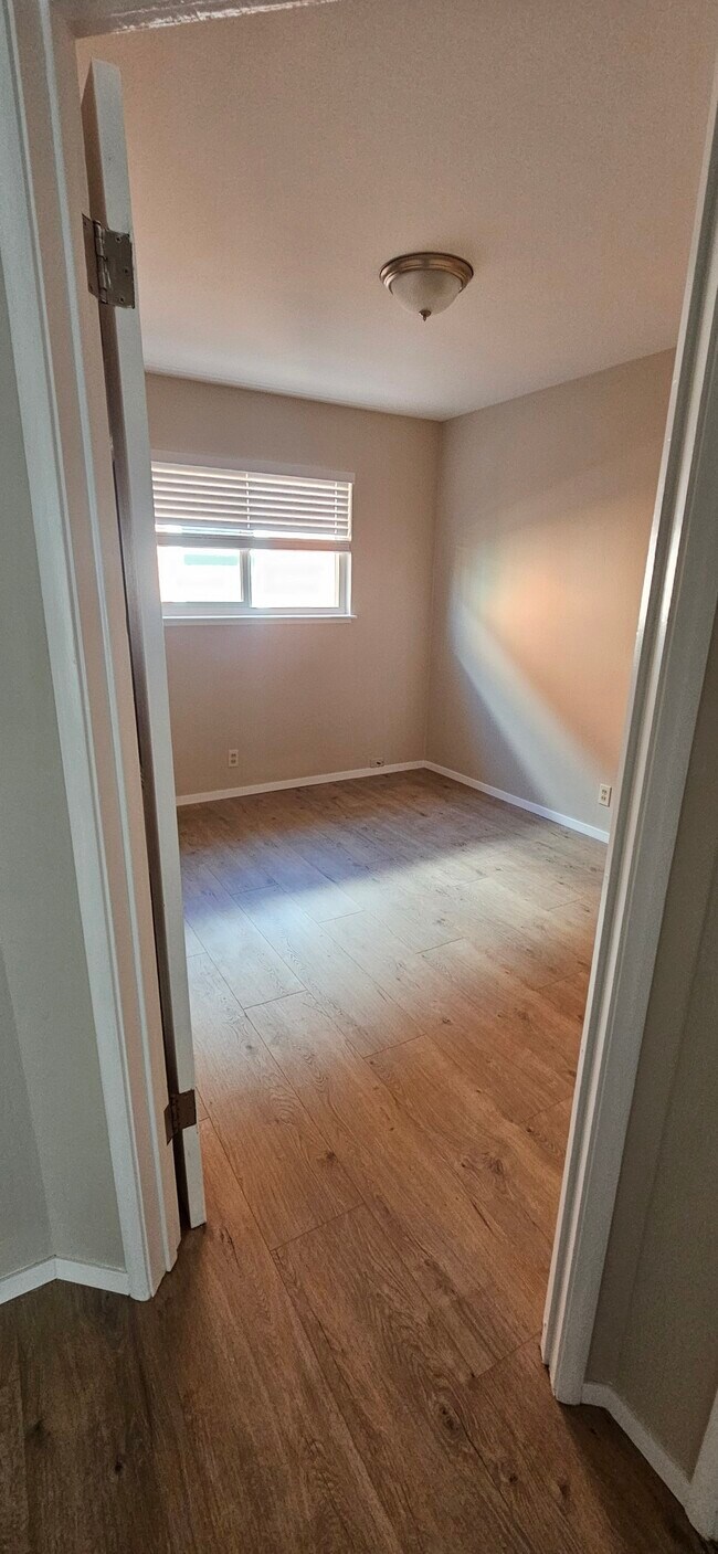 Foto del edificio - 2925 Dohr St