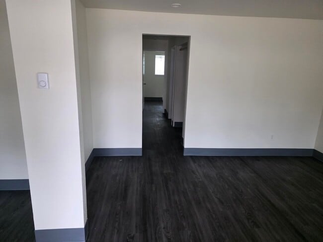 Foto del edificio - 300 Whitesell Ave W