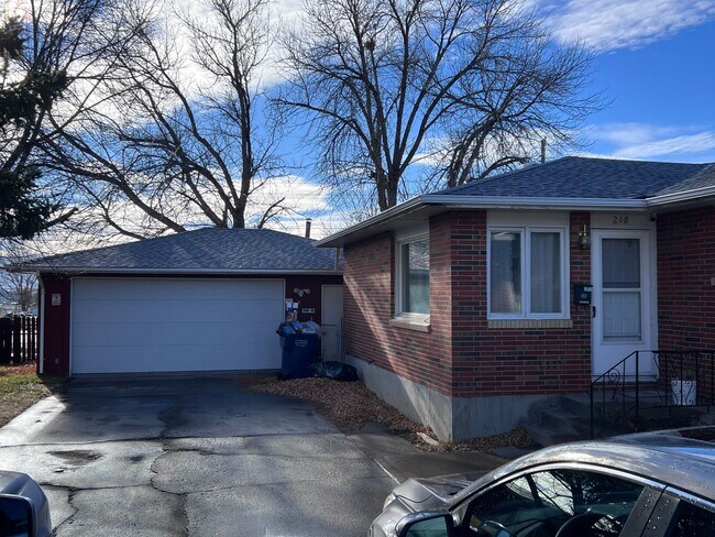 Building Photo - Charming duplex - 2bedroom, 1 bath