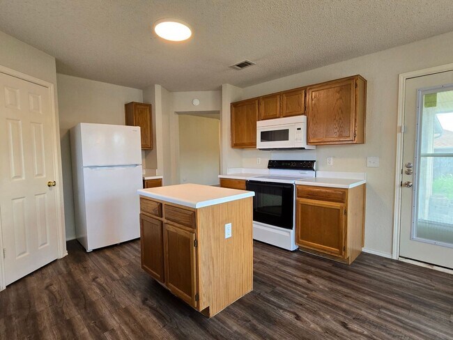 Foto del edificio - HUD/SECTION 8 ACCEPTED - AVAILABLE NOW!