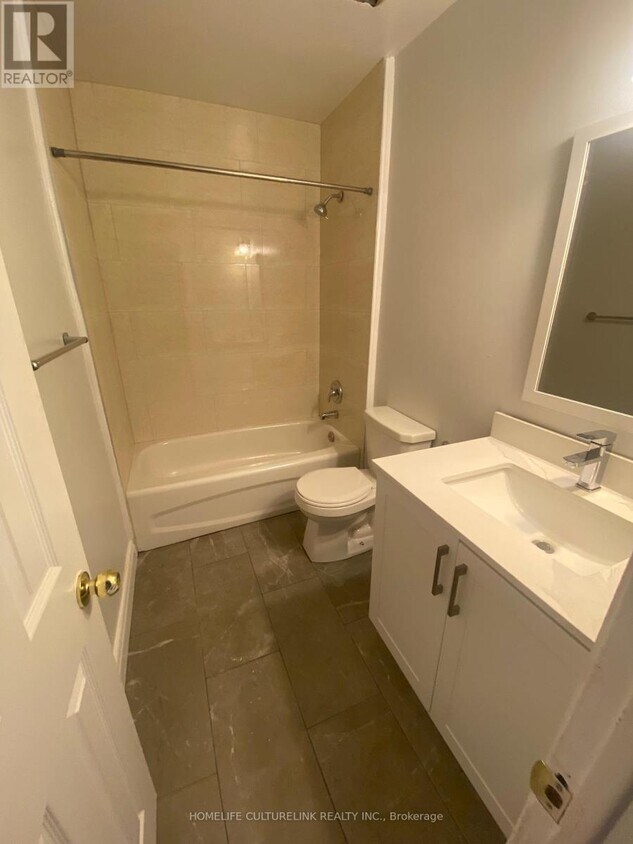 Photo du bâtiment - 632B-632B Yonge St
